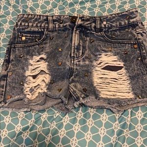 Blue denim shorts￼